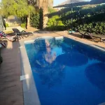 Linda *